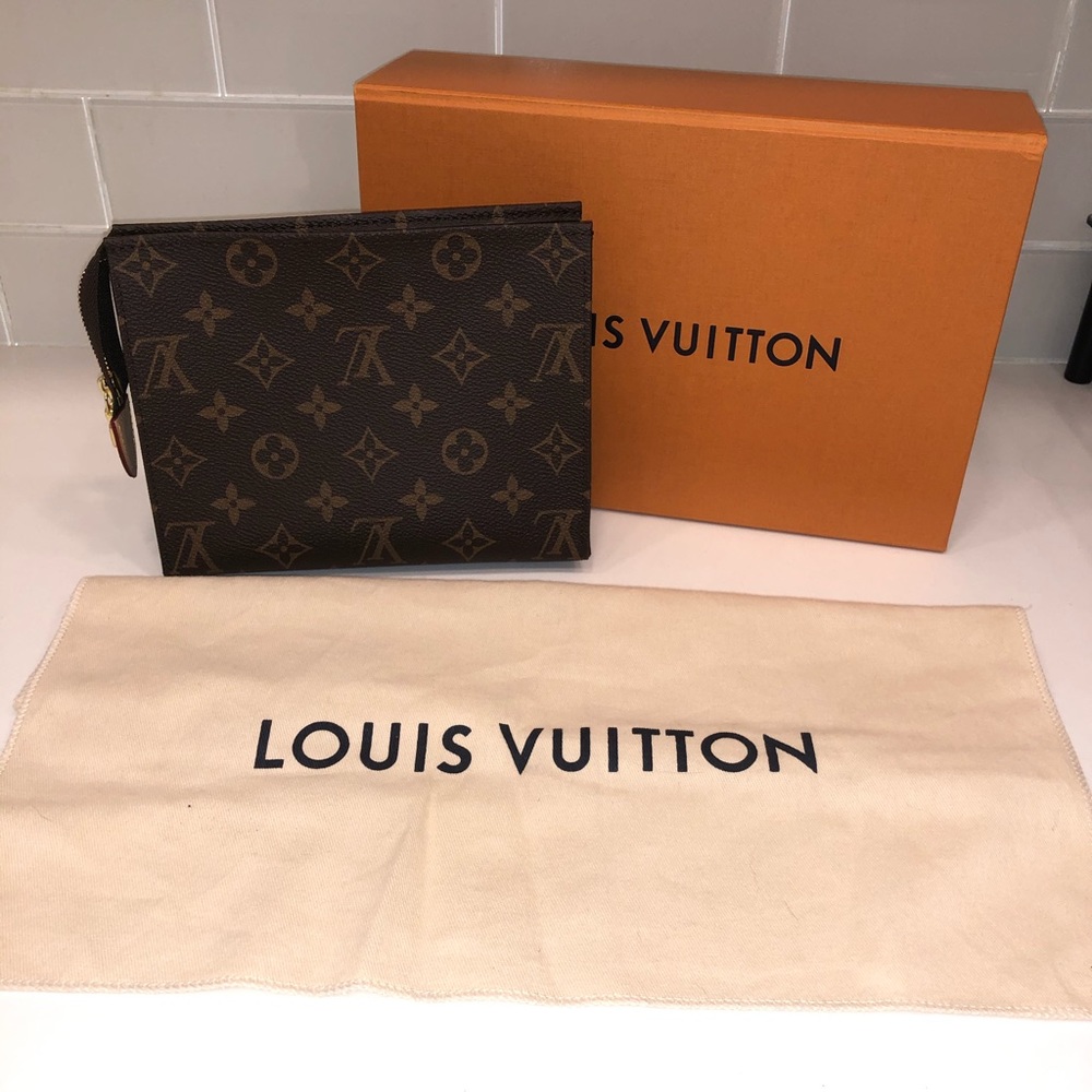 ❌ SOLD ❌ Louis Vuitton Toiletry Pouch 19